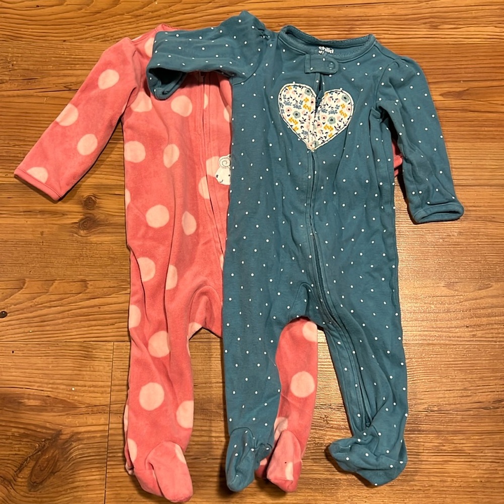 2 footed pyjamas